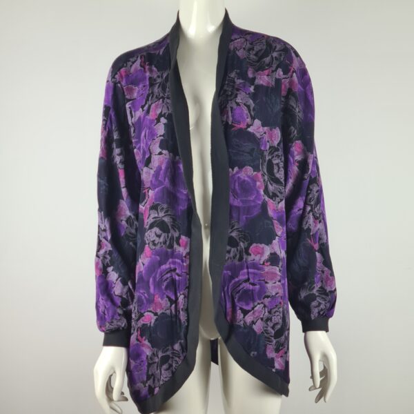 Lekkie kimono cardigan w kwiatowy wzór – fioletowo-czarny