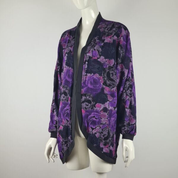 Lekkie kimono cardigan w kwiatowy wzór – fioletowo-czarny - obrazek 3