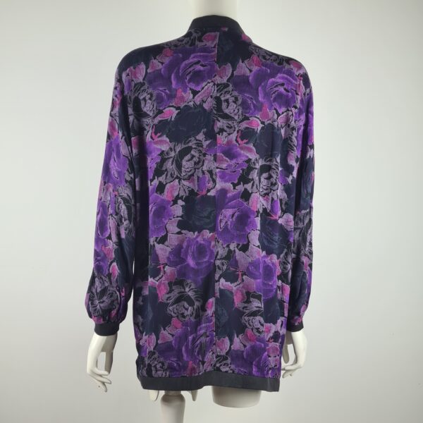Lekkie kimono cardigan w kwiatowy wzór – fioletowo-czarny - obrazek 5